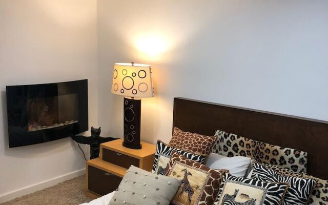Blackpool Abode - Empress Hall African Apartment