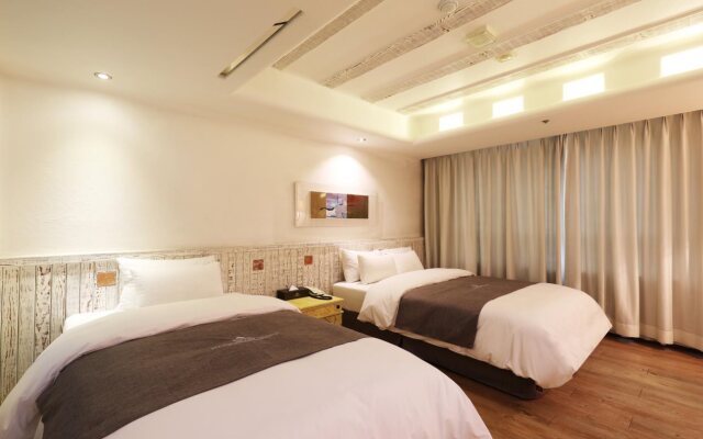 Maple Tourist Hotel