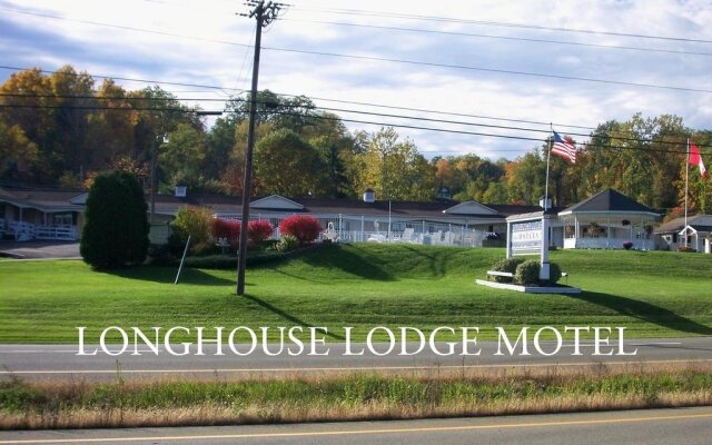 Longhouse Lodge Motel