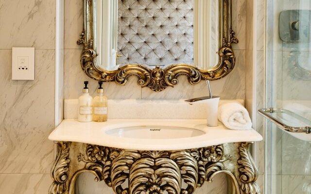 Versailles Luxury Apartments and Suites