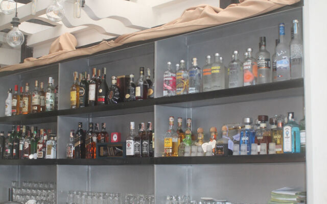 Tambayan Capsule Hostel & Bar