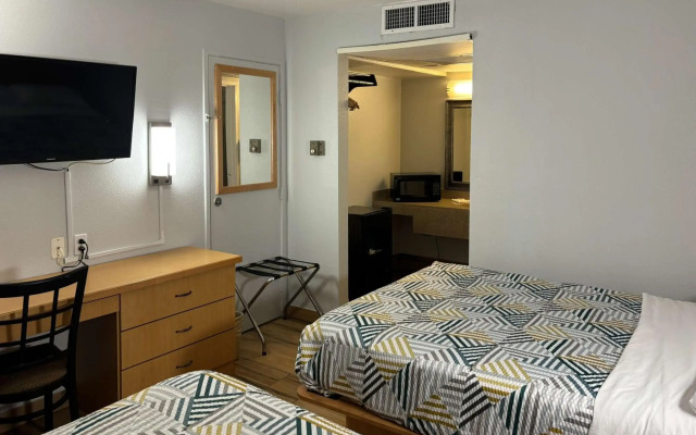 Motel 6 Riviera Beach, FL