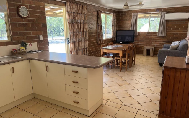 Rubyvale Motel & Holiday Units - An Adults Only Getaway