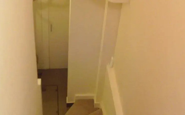 10 Warren Mews