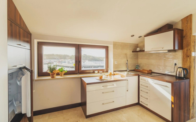 COLUMBUS Ustka - Limanowskiego 1