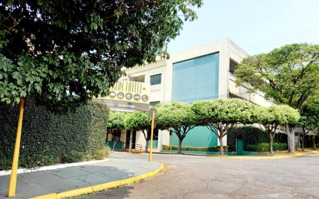 Falcon Hotel