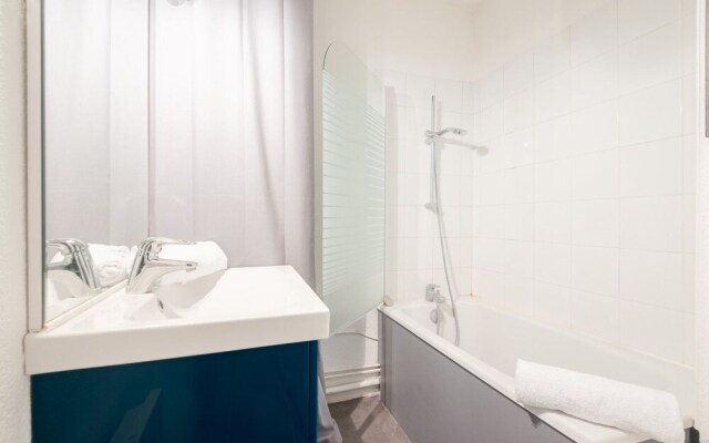 Studio With a Courtyard Place Gambetta