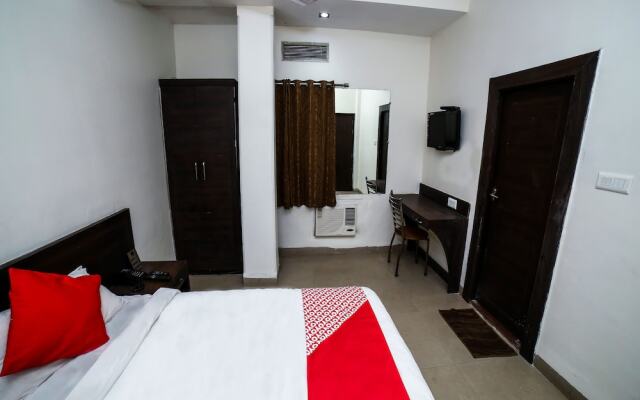 OYO 15248 Hotel Shreemaa