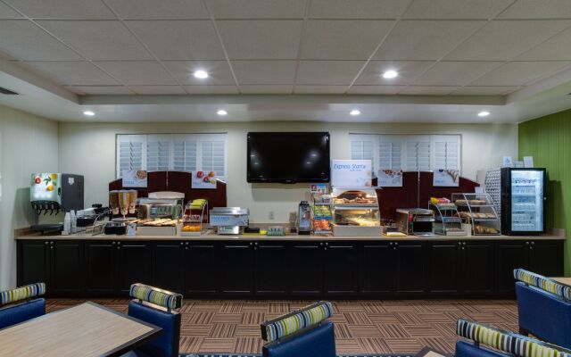 Holiday Inn Express Suites Plant City by IHG