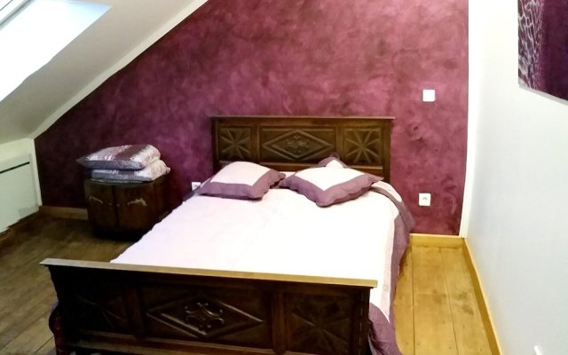 Apartment with 2 Bedrooms in Jumilhac-Le-Grand, with Wonderful City View, Enclosed Garden And Wifi