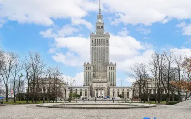 Lumina apart opposite the Palace of Culture and Science