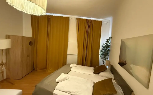 Budget 1BR Apt Close to Westbahnhof