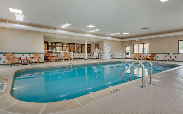 Comfort Suites near Route 66