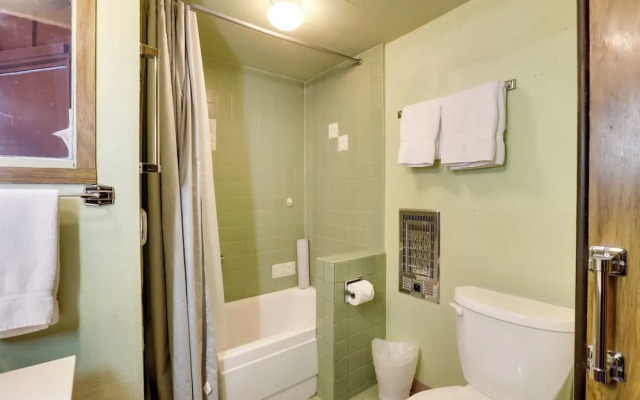 Quaint + Rustic A-frame < 5 Mi to Plumas-eureka!