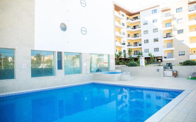 B08 - Central 2 Bed with Spa and Pool