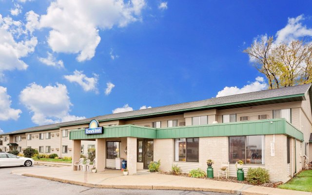 Days Inn by Wyndham Winona