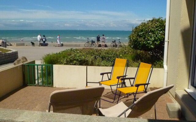 A Pleasant Little Studio Apartment With A Terrace 30 Metres From The Beach