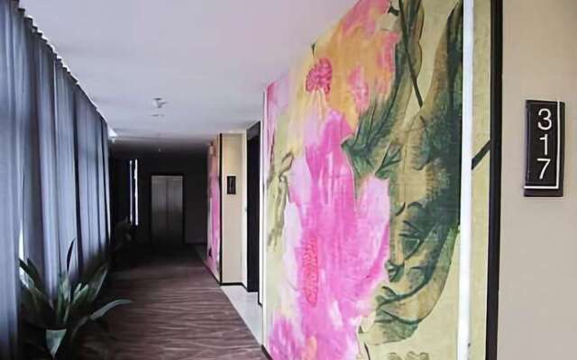 Xinxiang Bowei Style Hotel Peace Road