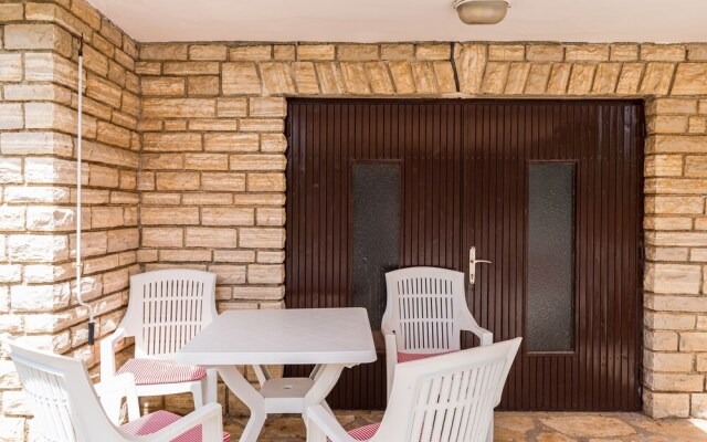Apartment Ljubica With Nice Garden 2