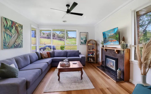 Scenic Serenity Large Family Home in Geelong