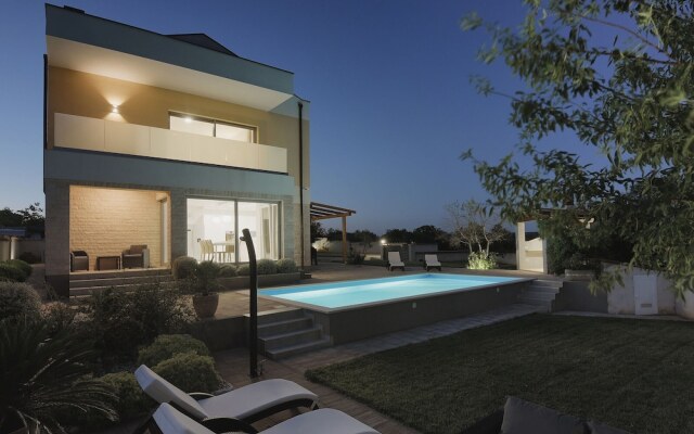Modern Villa in Peroj With Pool and Parasol