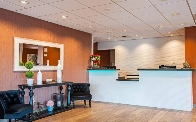 Quality Inn & Suites Kenedy - Karnes City