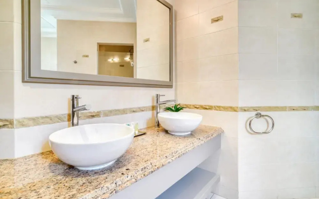 Beachfront 5BR Villa w Private Pool at the Palm