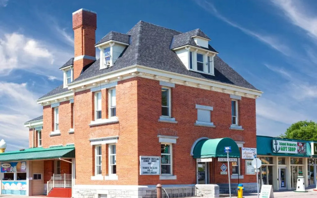 Ramada Gananoque Provincial Inn