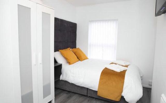 Sybil Townhouse Anfield Sleeps 15