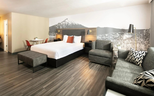 Waypoint Hotel