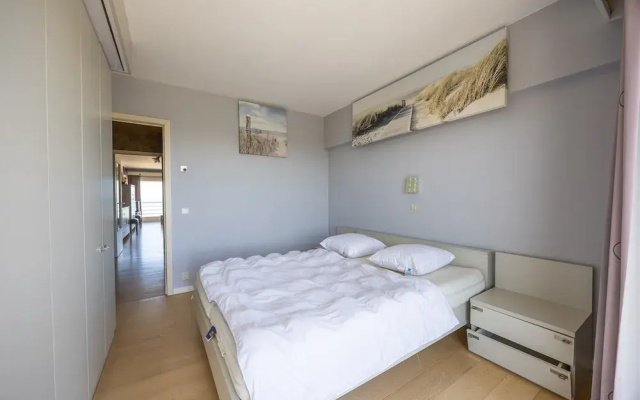 Charming Apartment With sea View and Parking Space