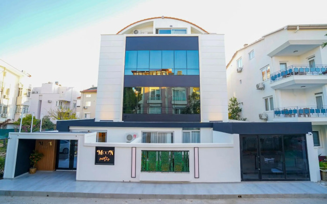 Moon Suites