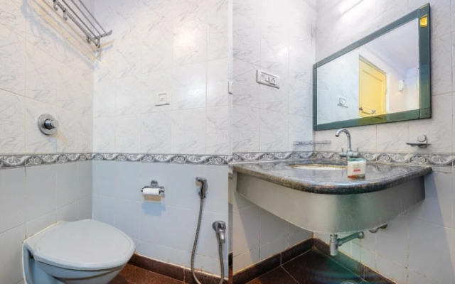 Aura Inn by OYO Rooms