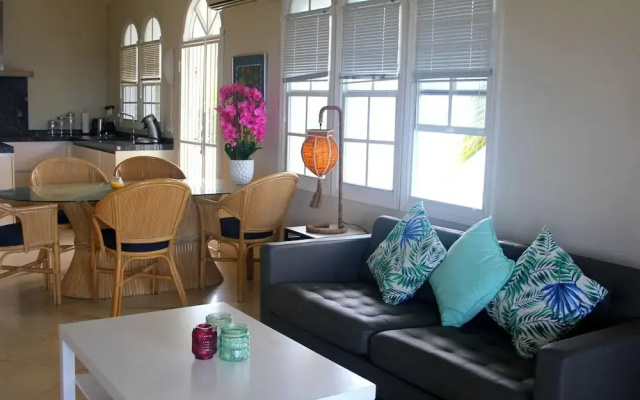 Sea-view Apartment in Mambo Beach Near Seaaquarium