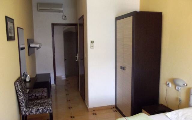 Apartment and Rooms Antun