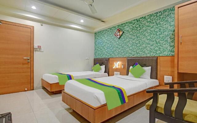Collection O Hotel Johri Residency