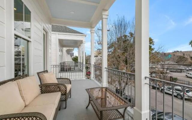 Luxury 3BR on Carondelet by Hosteeva