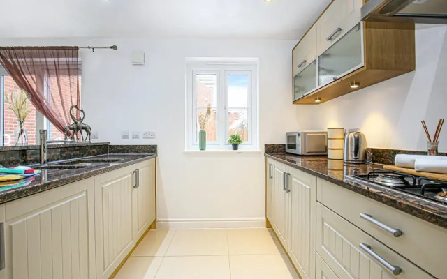 Detached 4 Bed-ultrafast Wifi,garden,free Parking