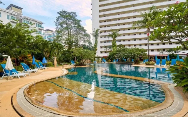 Patong Beach Gardens - Pool, Fast Wifi, Smart TVs