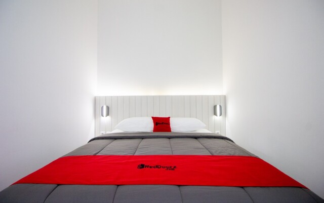 RedDoorz Plus near JCM Yogyakarta 2