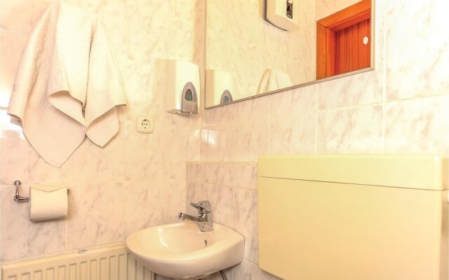 Beautiful Home in Nemira With Jacuzzi, Wifi and 2 Bedrooms