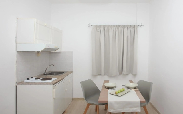 Iraklis Studios & Apartments
