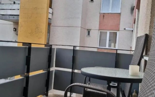 Flower Apartment - Edge