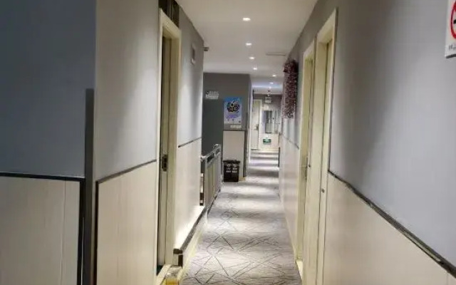 shenzhujiudian (Shanghai Changhai Hospital Xiangyin Road Subway Station Branch)