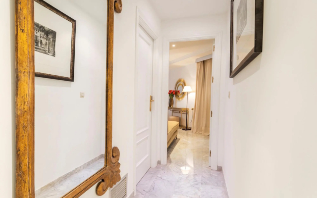 Modern 3 Bd Aptm Close to the Cathedral Isabel la Catolica I - Apartment in Granada - Photo 2