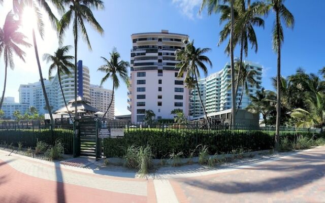 Alexander 1404 - 2 Br Apts