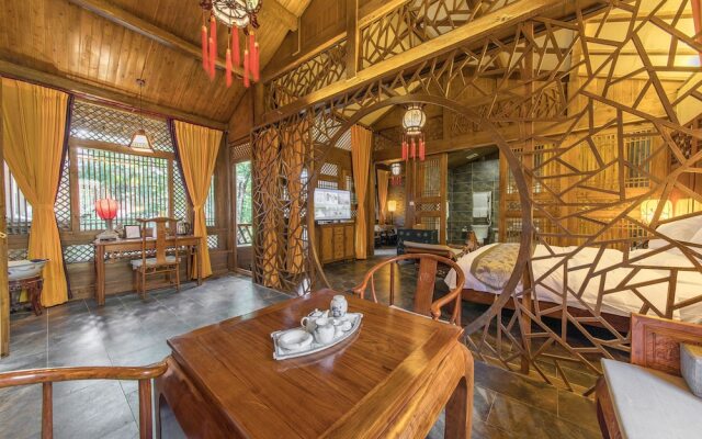 Lijiang Langyun Inn