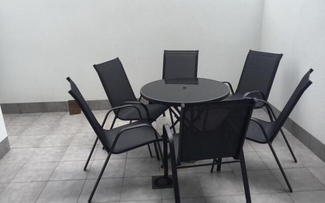 New Modern Immaculate 2 Bed 6 guestApartment Bobby