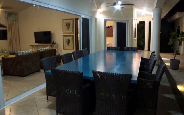 Touch of elegance! 6 Bedroom near the beach