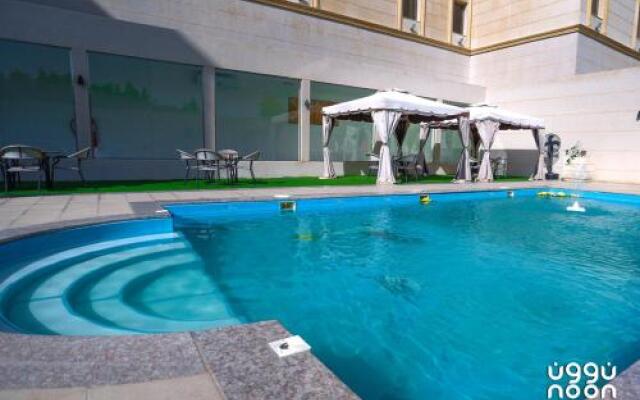 Noon Hotel Suites